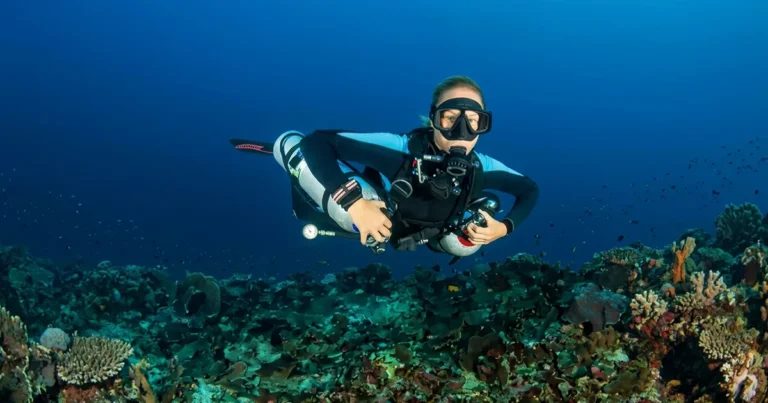 A diver enjoying PADI Sidemount Diver Course Dubai
