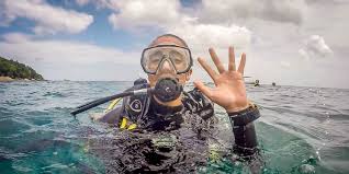 Qualifications to become scuba certified