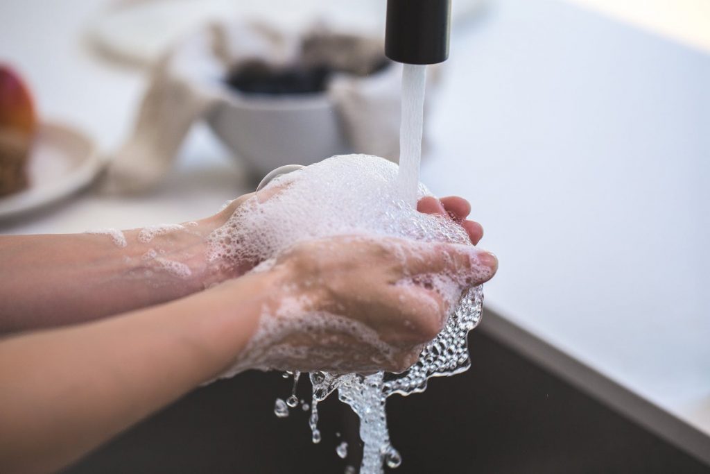 washing hands covid 19