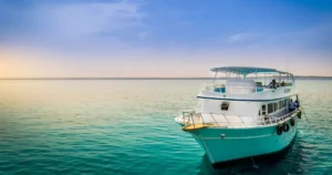 Luxury travel diving Dubai guide: how to fit a try-dive, a course or a boat trip into your Dubai itinerary, with Nemo options by time available.