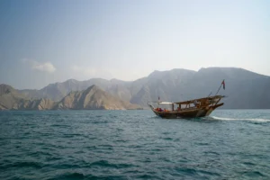 Premium diving packages Dubai for families and tourists: courses, Deep Dive Dubai packages, kids programs and membership, with what each includes.